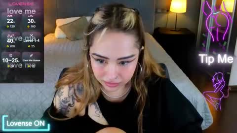 Snapshot of kim_brownie chatting on November 4, 2025, 10:14 am Kim online show from November 4, 2025, 10:14 am