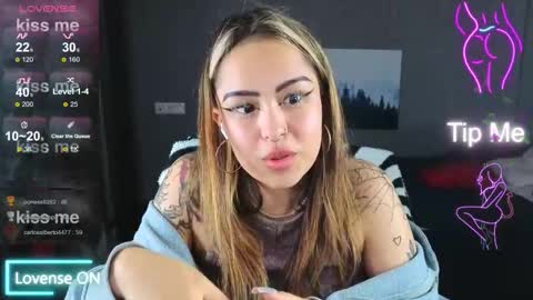 Snapshot of kim_brownie chatting on November 14, 2025, 6:06 pm Kim online show from November 14, 2025, 6:06 pm