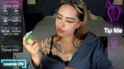 Snapshot of kim_brownie chatting on November 26, 2025, 5:52 am Kim online show from November 26, 2025, 5:52 am