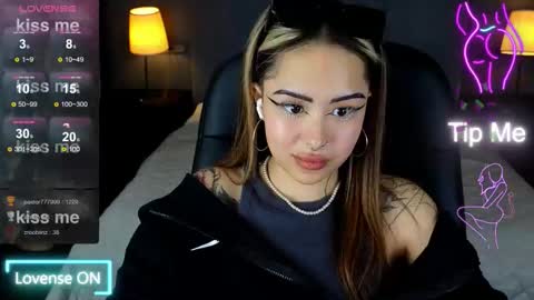 Snapshot of kim_brownie chatting on November 28, 2025, 9:12 am Kim online show from November 28, 2025, 9:12 am