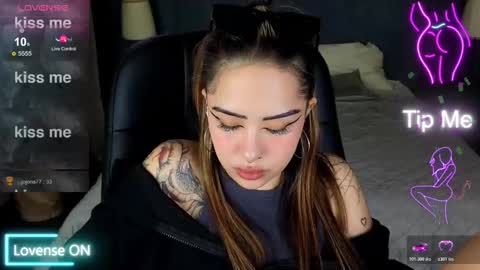 Snapshot of kim_brownie chatting on November 28, 2025, 10:01 pm Kim online show from November 28, 2025, 10:01 pm