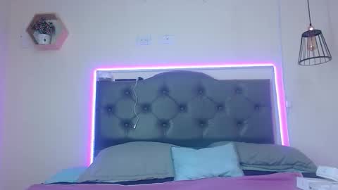 Kim online show from November 10, 2025, 3:44 pm