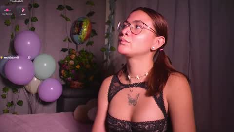Snapshot of kim_dolls1823 chatting on January 31, 2025, 6:57 am ISABELLA 3 online show from January 31, 2025, 6:57 am