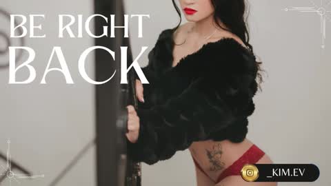 Snapshot of kim_ev chatting on January 17, 2025, 10:33 am Kim online show from January 17, 2025, 10:33 am