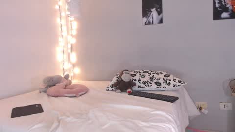 Snapshot of kimandyuk chatting on December 14, 2024, 10:28 pm Kim  Yuk online show from December 14, 2024, 10:28 pm