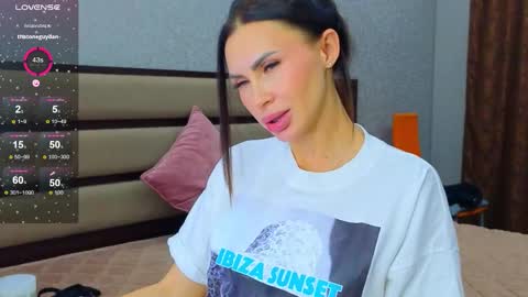 KIm online show from October 12, 2025, 1:54 pm