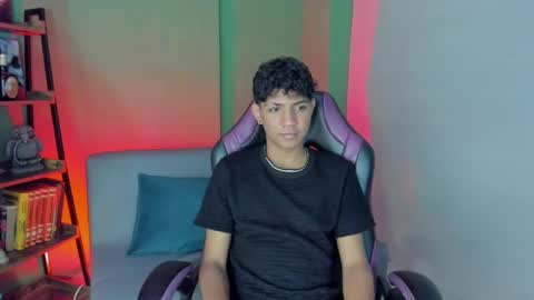 Snapshot of kimerico_04 chatting on December 30, 2024, 1:04 am ISAAC online show from December 30, 2024, 1:04 am