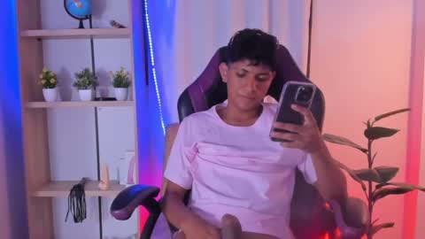Snapshot of kimerico_04 chatting on February 4, 2025, 1:45 am ISAAC online show from February 4, 2025, 1:45 am