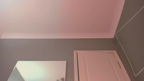 Kiki  online show from December 22, 2024, 5:01 am