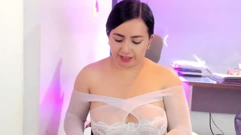 Snapshot of kimkalifa chatting on September 30, 2025, 12:54 pm Camila online show from September 30, 2025, 12:54 pm