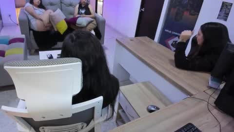 Snapshot of kimkalifa chatting on December 17, 2025, 1:39 pm Camila online show from December 17, 2025, 1:39 pm