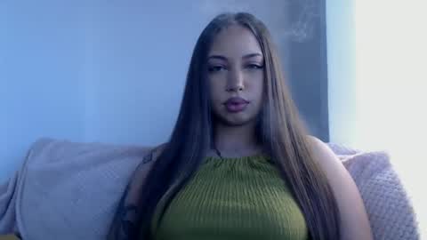 Kim Lee  online show from March 6, 2025, 3:13 pm