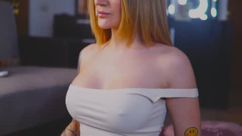 Snapshot of kimskye chatting on January 10, 2025, 11:39 pm KimSkye online show from January 10, 2025, 11:39 pm