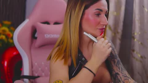 Snapshot of kimskye chatting on February 14, 2025, 8:26 pm KimSkye online show from February 14, 2025, 8:26 pm