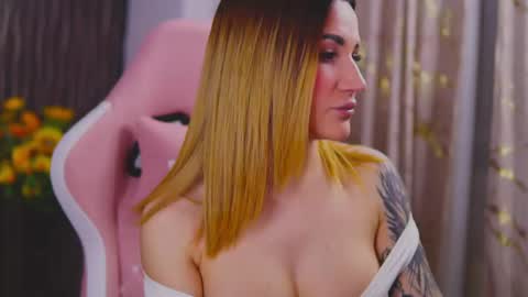 Snapshot of kimskye chatting on February 22, 2025, 11:35 pm KimSkye online show from February 22, 2025, 11:35 pm