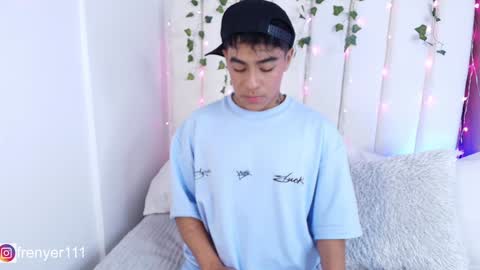 Snapshot of king_azahell chatting on January 5, 2025, 3:00 am king help me reach 100 likes online show from January 5, 2025, 3:00 am