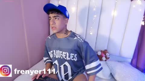 Snapshot of king_azahell chatting on February 11, 2025, 2:14 am king help me reach 100 likes online show from February 11, 2025, 2:14 am