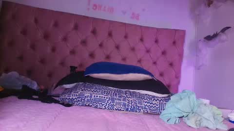 Snapshot of king_bella_ chatting on October 12, 2025, 3:05 am Bella online show from October 12, 2025, 3:05 am