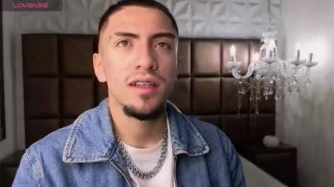 Snapshot of king_dante_ chatting on October 19, 2025, 12:39 pm King Dante online show from October 19, 2025, 12:39 pm