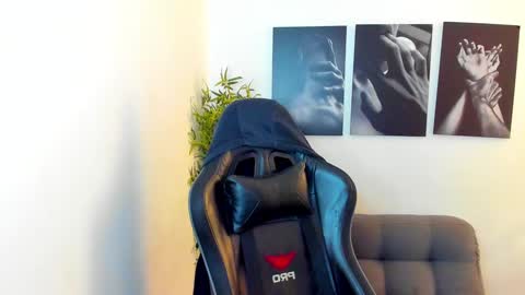 Snapshot of king_of_kings__ chatting on February 1, 2025, 1:23 am king_of_kings__ online show from February 1, 2025, 1:23 am