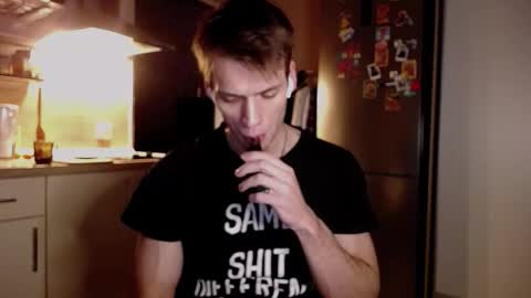 Snapshot of king_pong chatting on December 17, 2025, 9:54 pm king_pong online show from December 17, 2025, 9:54 pm