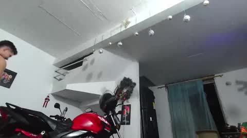 king_russo online show from December 18, 2025, 2:39 am