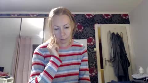 Snapshot of kingandprincess chatting on September 18, 2025, 8:00 pm sexysexyhotwetpinkredpussy online show from September 18, 2025, 8:00 pm