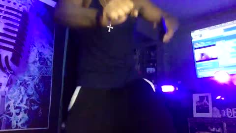 Snapshot of kinglibra420 chatting on December 9, 2024, 3:29 am loyal fuck online show from December 9, 2024, 3:29 am