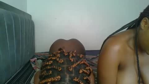 kinky_aria online show from November 18, 2025, 11:36 am