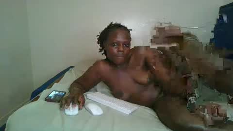 Snapshot of kinky_roey chatting on March 11, 2025, 2:43 am kinky_roey online show from March 11, 2025, 2:43 am