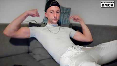 Snapshot of kinky_spidey chatting on November 3, 2025, 7:37 pm kinky_spidey online show from November 3, 2025, 7:37 pm