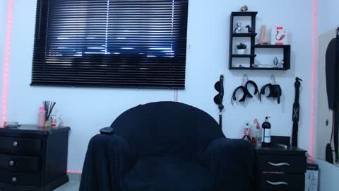 Snapshot of kinkyallisonsub chatting on January 27, 2025, 5:37 pm Allison Diego online show from January 27, 2025, 5:37 pm