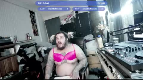 Snapshot of kinkybiguy14 chatting on October 7, 2025, 5:15 am Kinky Cassie online show from October 7, 2025, 5:15 am