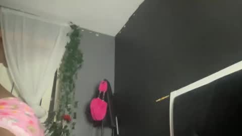 Snapshot of kinkykittee chatting on December 21, 2024, 10:06 am Bunniii online show from December 21, 2024, 10:06 am