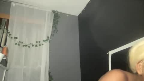 Snapshot of kinkykittee chatting on February 10, 2025, 3:46 am Bunniii online show from February 10, 2025, 3:46 am