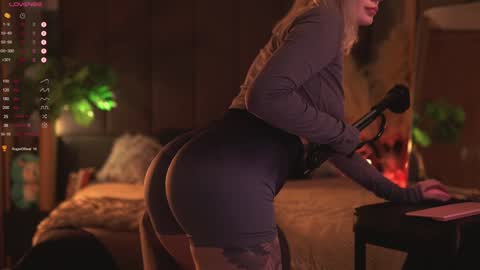 Snapshot of kinkylina_ chatting on December 8, 2024, 8:41 am kinkylina_ online show from December 8, 2024, 8:41 am