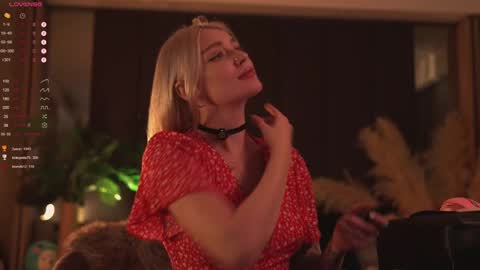 Snapshot of kinkylina_ chatting on December 8, 2024, 2:52 pm kinkylina_ online show from December 8, 2024, 2:52 pm