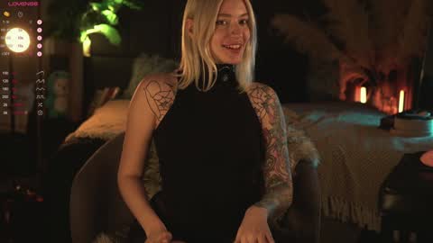 Snapshot of kinkylina_ chatting on December 14, 2024, 3:25 pm kinkylina_ online show from December 14, 2024, 3:25 pm