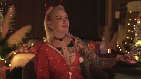 Snapshot of kinkylina_ chatting on December 23, 2024, 3:55 pm kinkylina_ online show from December 23, 2024, 3:55 pm