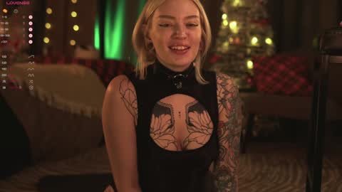 Snapshot of kinkylina_ chatting on December 30, 2024, 10:43 am kinkylina_ online show from December 30, 2024, 10:43 am
