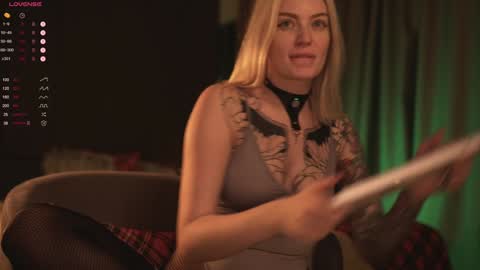 Snapshot of kinkylina_ chatting on December 30, 2024, 7:53 pm kinkylina_ online show from December 30, 2024, 7:53 pm