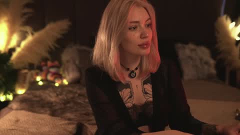 Snapshot of kinkylina_ chatting on January 17, 2025, 10:33 am kinkylina_ online show from January 17, 2025, 10:33 am