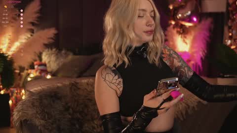 Snapshot of kinkylina_ chatting on February 8, 2025, 3:21 pm kinkylina_ online show from February 8, 2025, 3:21 pm