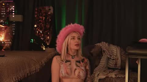 Snapshot of kinkylina_ chatting on February 9, 2025, 7:19 pm kinkylina_ online show from February 9, 2025, 7:19 pm