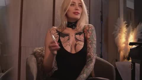 Snapshot of kinkylina_ chatting on February 19, 2025, 2:23 pm kinkylina_ online show from February 19, 2025, 2:23 pm
