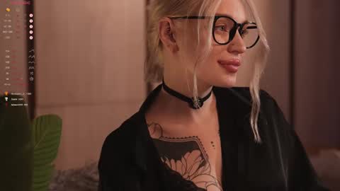 Snapshot of kinkylina_ chatting on February 28, 2025, 3:59 pm kinkylina_ online show from February 28, 2025, 3:59 pm
