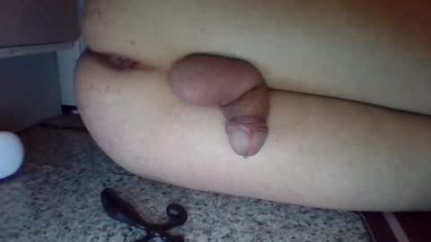 Snapshot of kinkysubslave86 chatting on November 16, 2025, 2:17 am KinkySub online show from November 16, 2025, 2:17 am