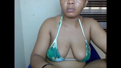 Snapshot of kinkyxxjuice chatting on September 29, 2025, 10:09 am kinkyxxjuice online show from September 29, 2025, 10:09 am