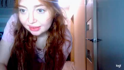 Snapshot of kira_foxy_ chatting on November 21, 2025, 8:35 am Kira online show from November 21, 2025, 8:35 am