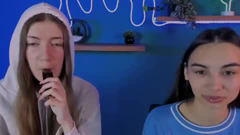 Snapshot of kira_light__ chatting on October 23, 2025, 8:57 am kira_light__ online show from October 23, 2025, 8:57 am